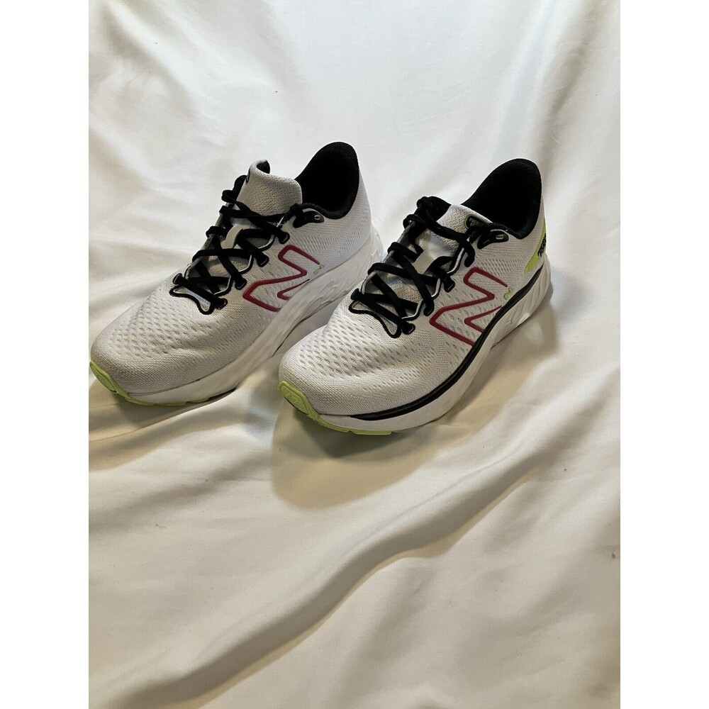 New Balance WEVOZRW3 White Running Shoes Size 7 Men’s, 8.5 Women’s